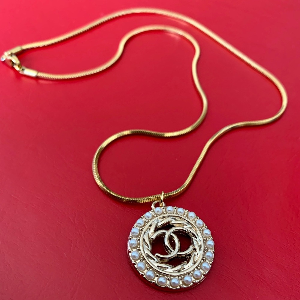 ❤️Authentic Chanel Pearl Embellished Necklace❤️